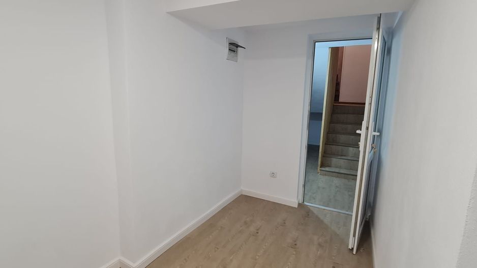 Vila spațioasă și elegantă de vânzare la intrarea în cartierul Turnișo - Poză 3