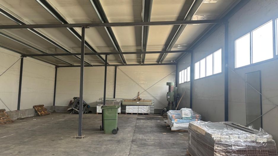 Depozit cu showroom de inchiriat de 1600 mp - Poză 17