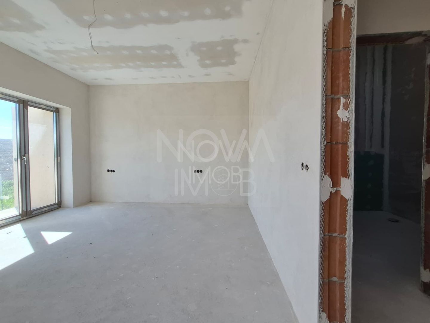 Casa generoasa cu 7 camere, 3 bai, dressing si parcare – Sura Mica - Poză 14