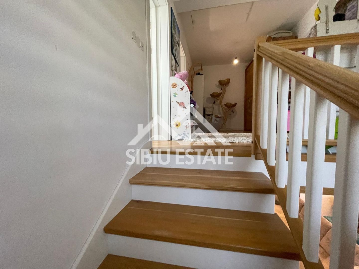 Duplex elegant cu 5 camere, 2 bai, curte in Cristian - Poză 20