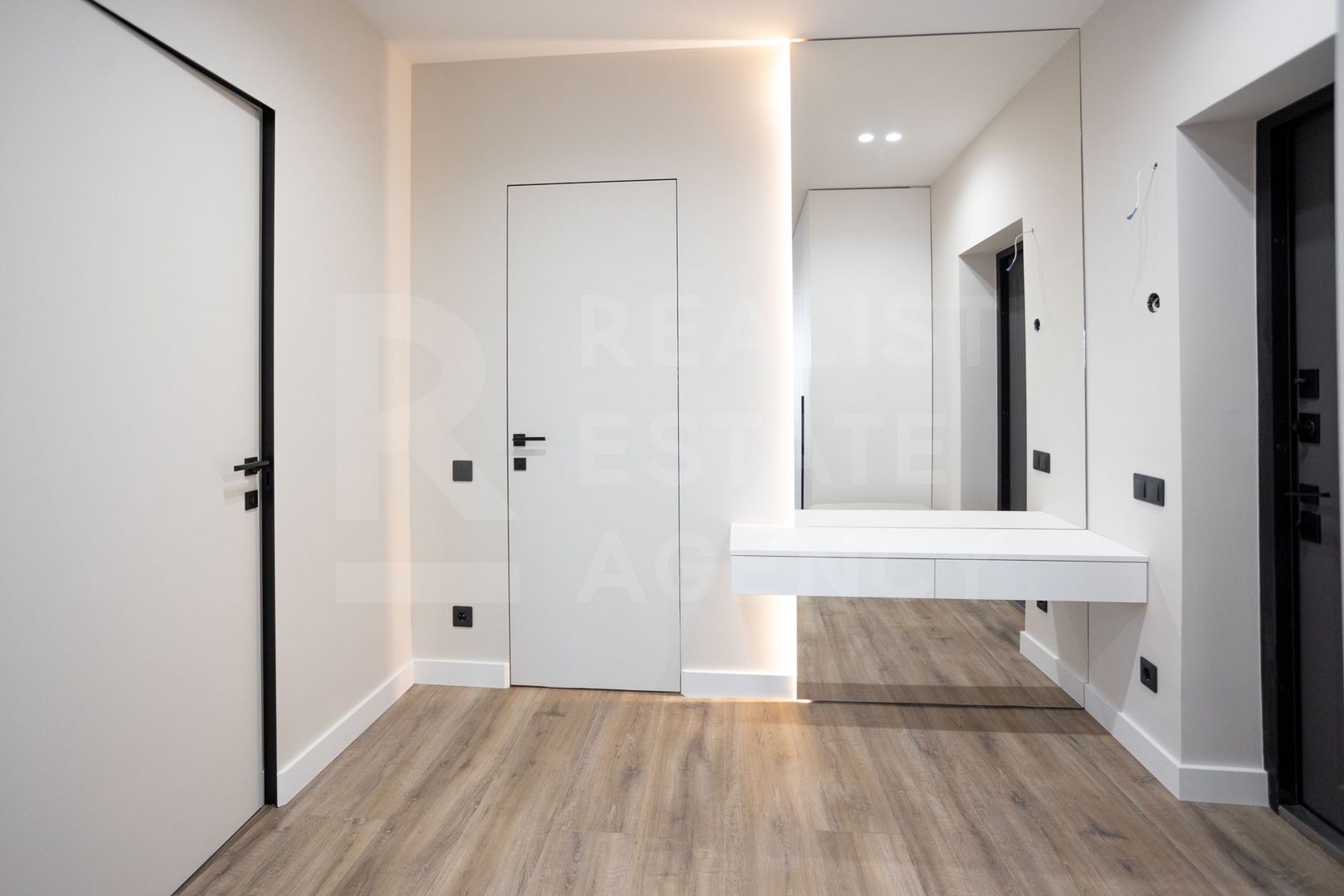 Vânzare, apartament, 2 odăi + living, str. Tricolorului, Centru - Poză 14