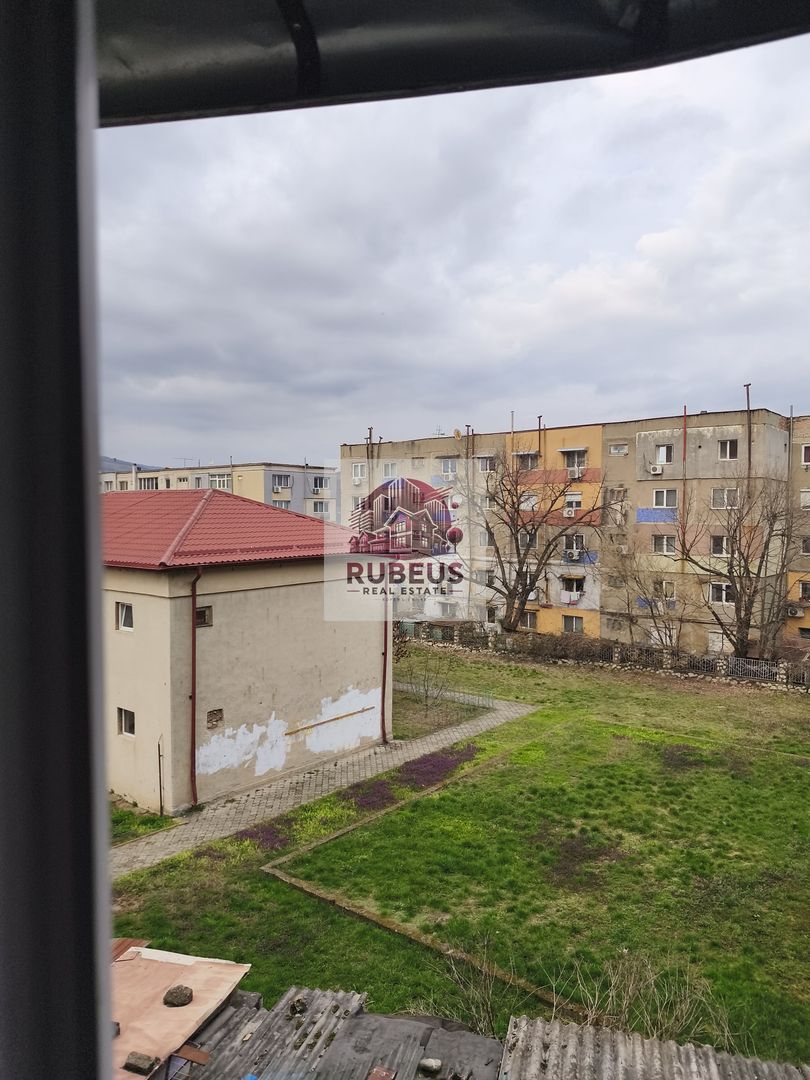 Mic la întreținere, bun la randament: apartament în Orșova - Poză 34