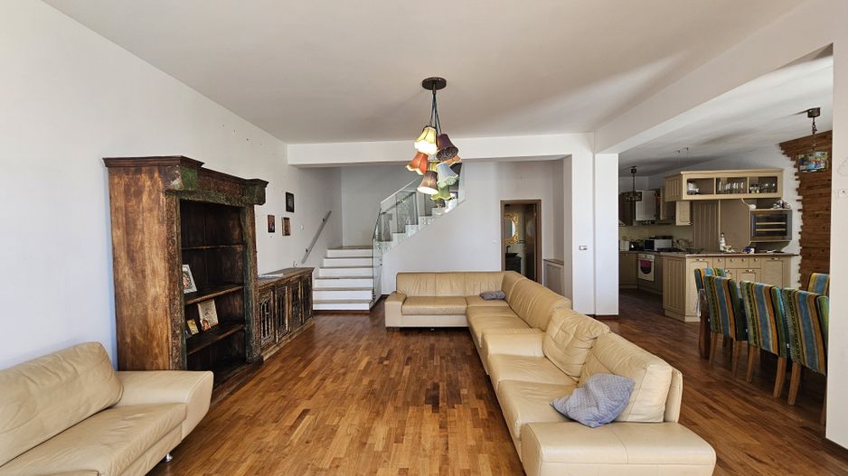 Vilă cu 7 camere în Faleză Nord – acces din 2 străzi/parcare în curte - Poză 4