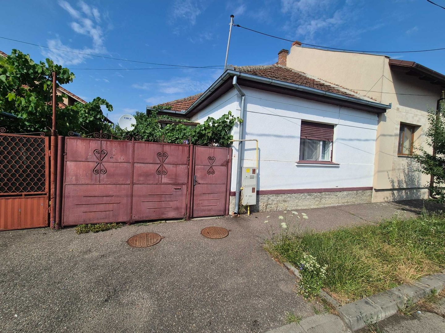 BRASADAS vinde 2 case pe un teren de 360 mp. zona Baritiu. - Poză 1
