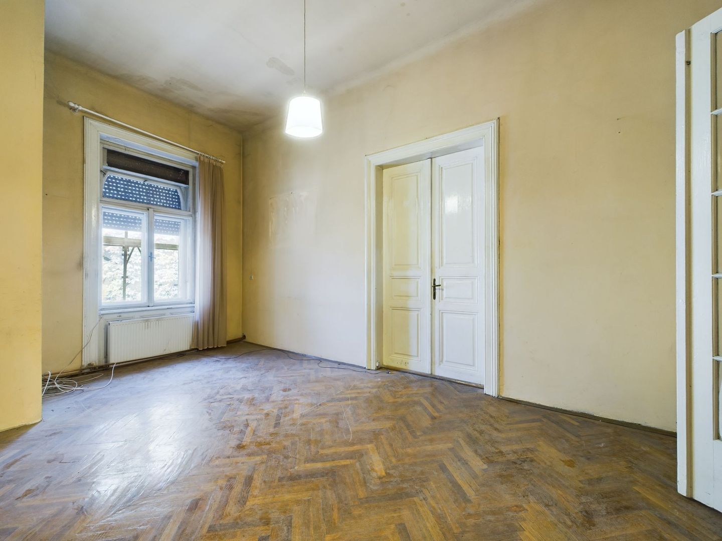 Apartament generos în zonă centrală cu clădiri istorice! - Poză 1