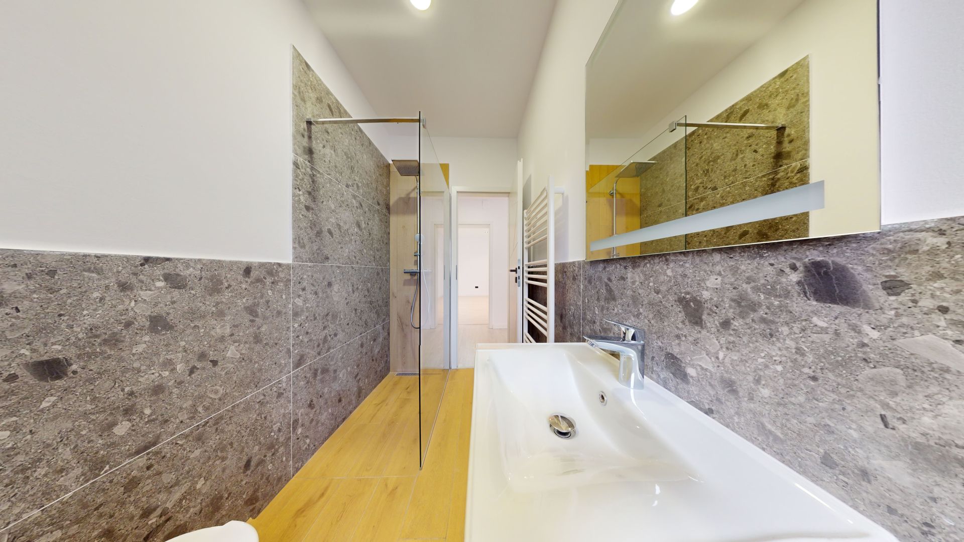 Apartament in vila zona centrala - Poză 13