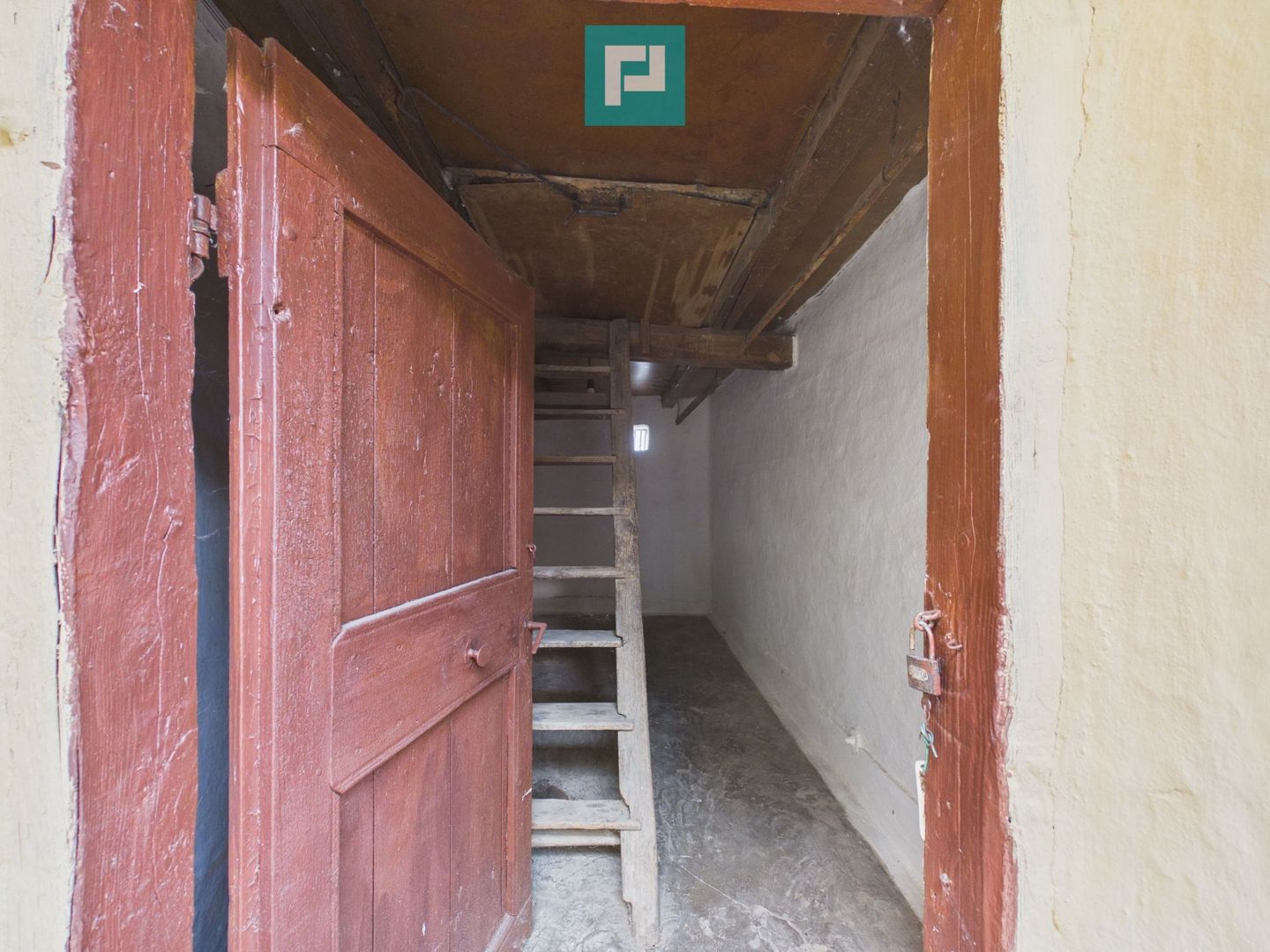 Casă bătrânească cu 4 camere in Pecica - Poză 15
