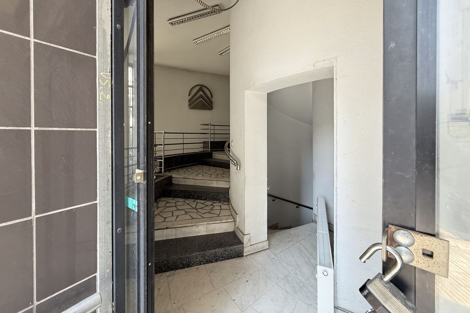 Spațiu București, zona Universitate, pretabil comercial/birouri - Poză 9