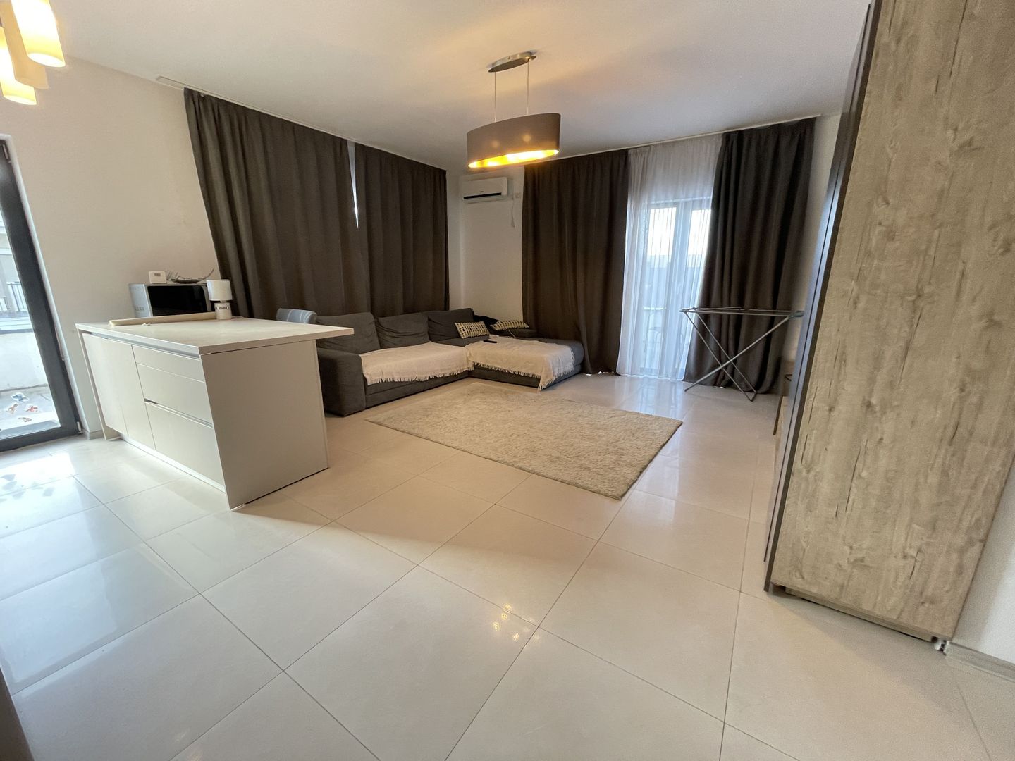 Apartament cu trei camere in Dumbravita - Poză 2