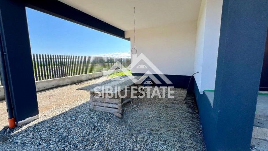 Casa mare cu carport, pivnita - Poză 14