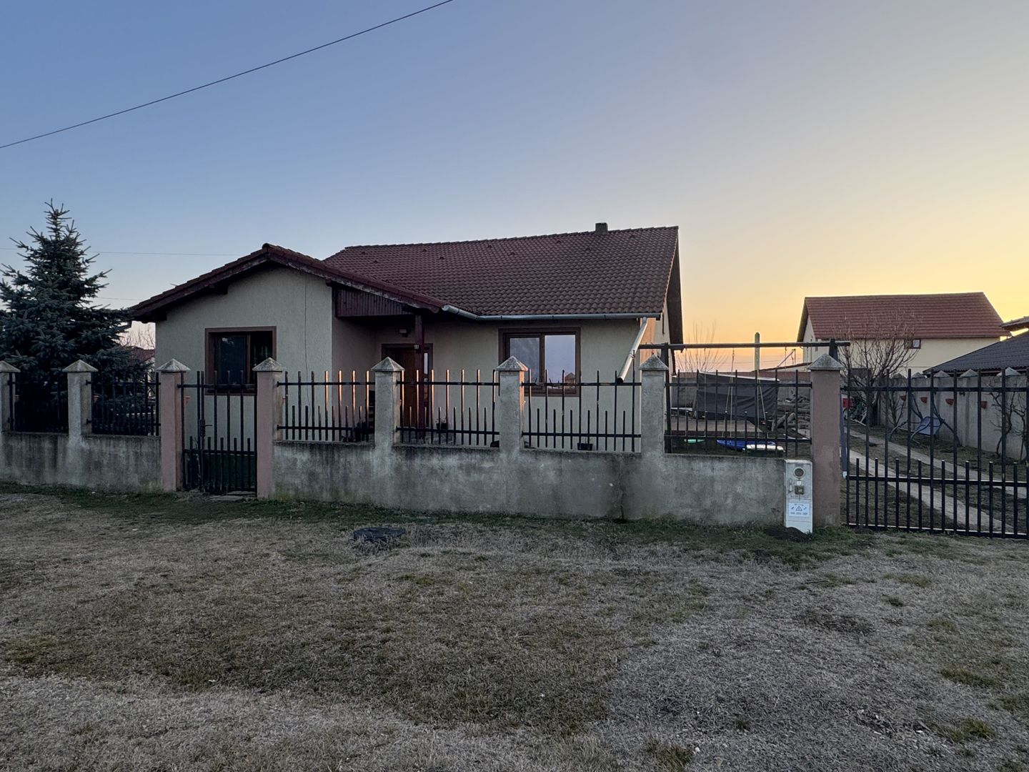 Casa Individuala Sandra,Parter,4 Camere,Curte Amenajata - Poză 2