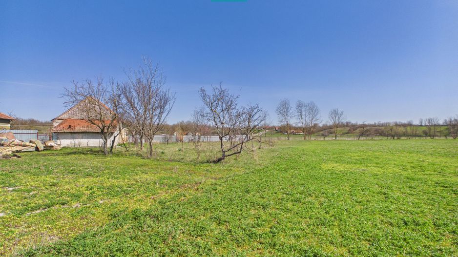 Casă cu teren generos de 6.000 m² - Poză 15