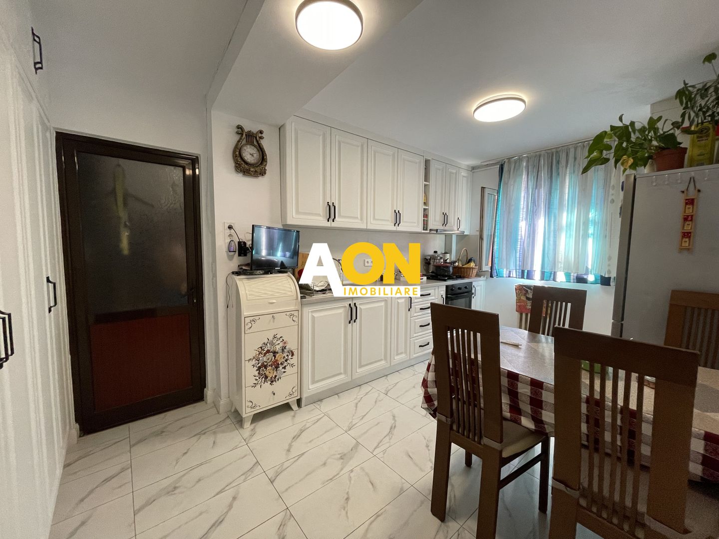 Apartament cu 3 Camere, Etaj 1, Zona Kaufland - Poză 3