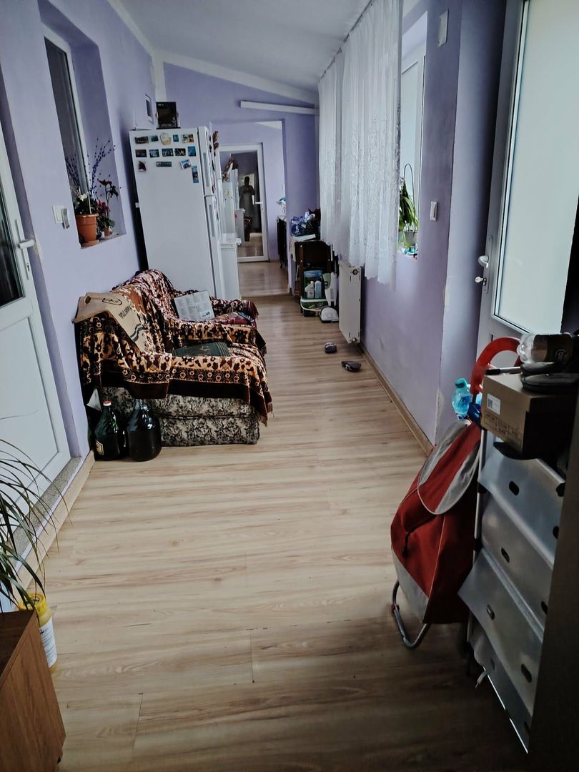 Casă cu 4 camere și teren generos de 2.370 mp – Deta, Strada 1 Mai - Poză 6