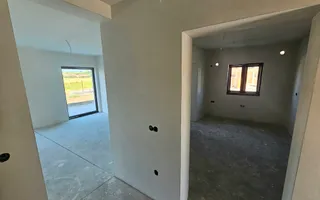Casa noua 4 dormitoare, spatiu bun pentru familie - Poză 16