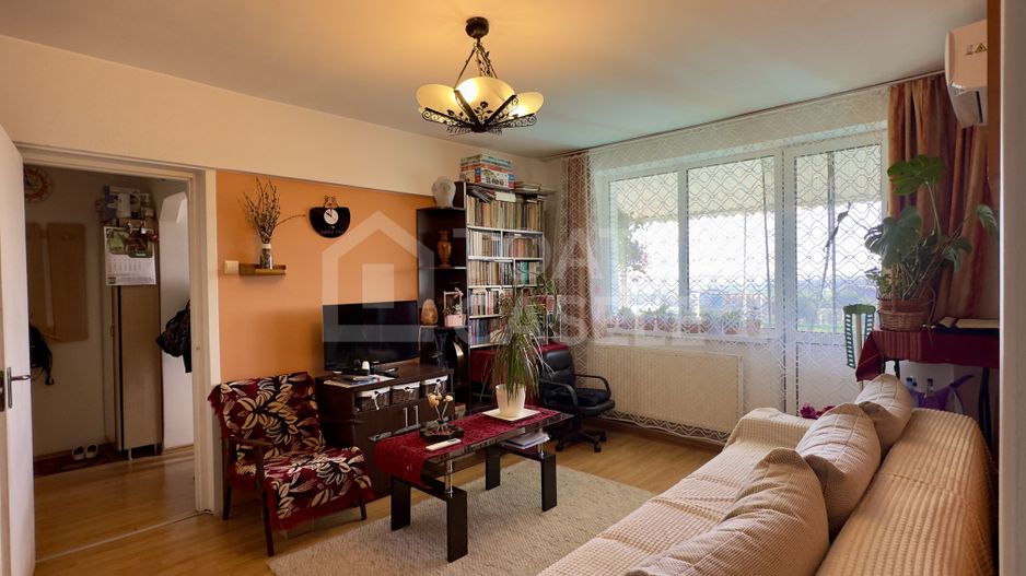 Vând apartament cu 2 camere, zona Mercur - Poză 3