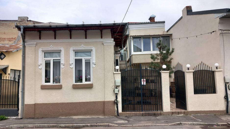 BRASADAS vinde casa curte comuna 3 cam 77mp HALA TRAIAN - Poză 1
