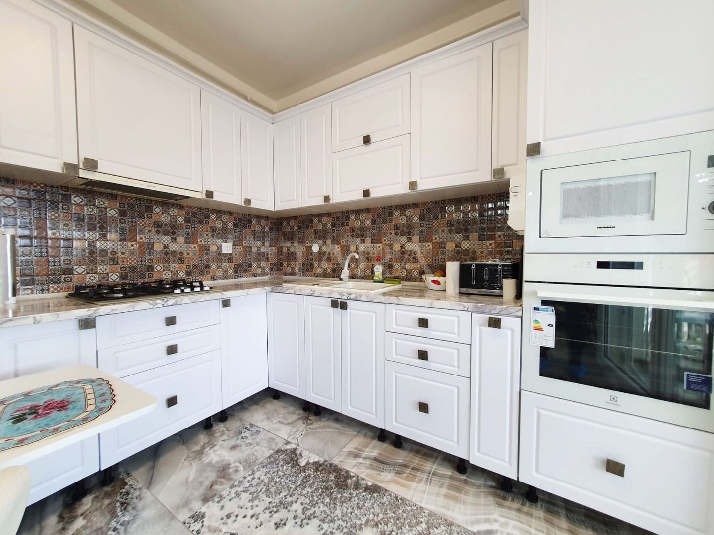 Apartament cu 3 camere complet mobilat, parcare inclusă. Zona BMW. - Poză 3