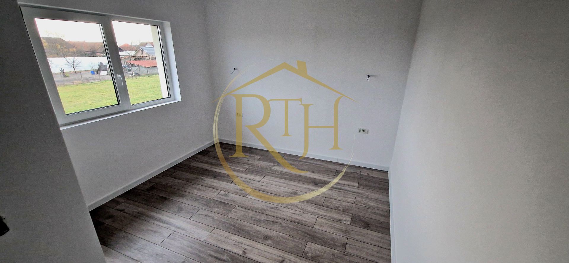 Duplex de vanzare cu 4 camere,2 bai,250 mp teren-Mosnita Veche zona Centrala. - Poză 12