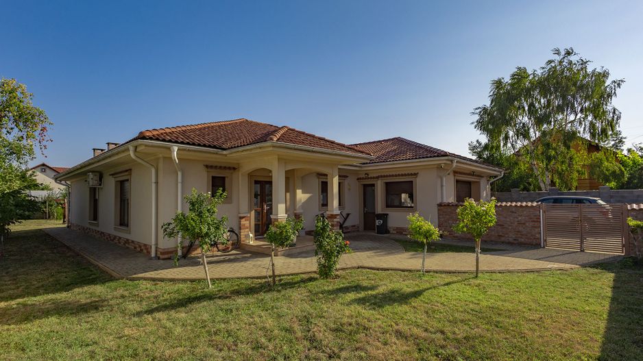 De Vanzare | Vila Lux | Teren 1000 mp | 226mp utili | 3 Bai | Garaj - Poză 1