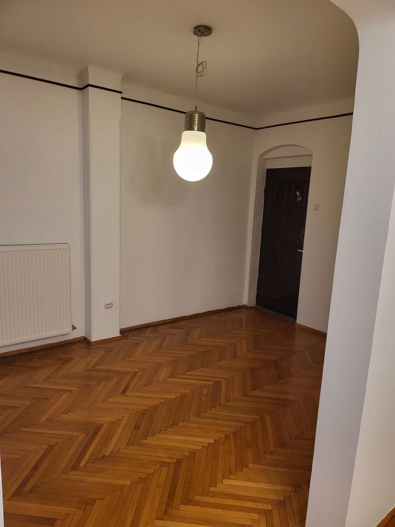 De inchiriat Apartament 5 camere - Poză 4