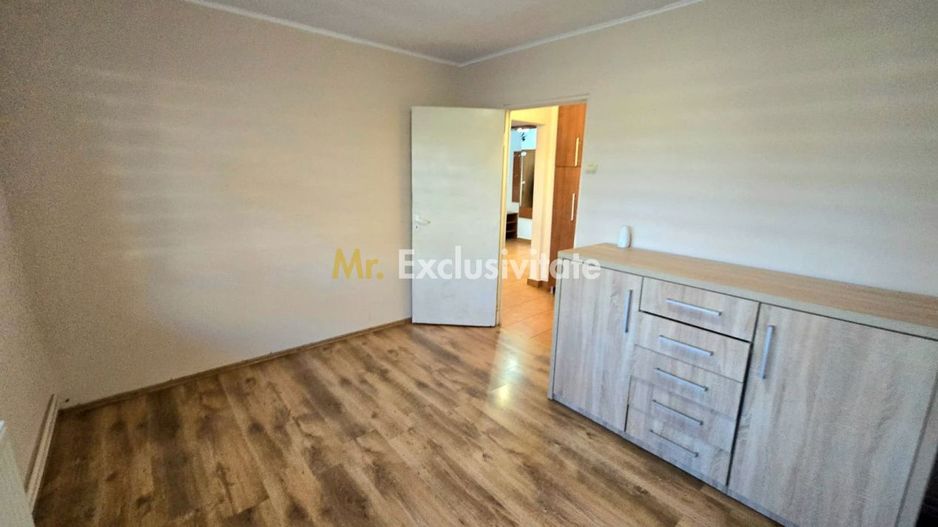 De închiriat apartament 3 camere Micro 16 Parter - Poză 4