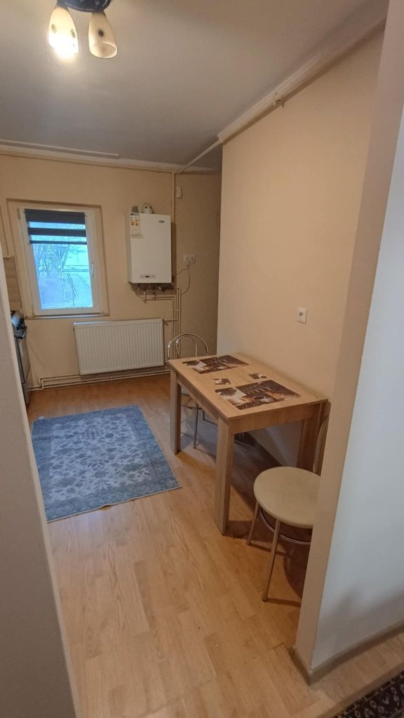 Vând apartament 2 camere Micro 16 , parter !! - Poză 4