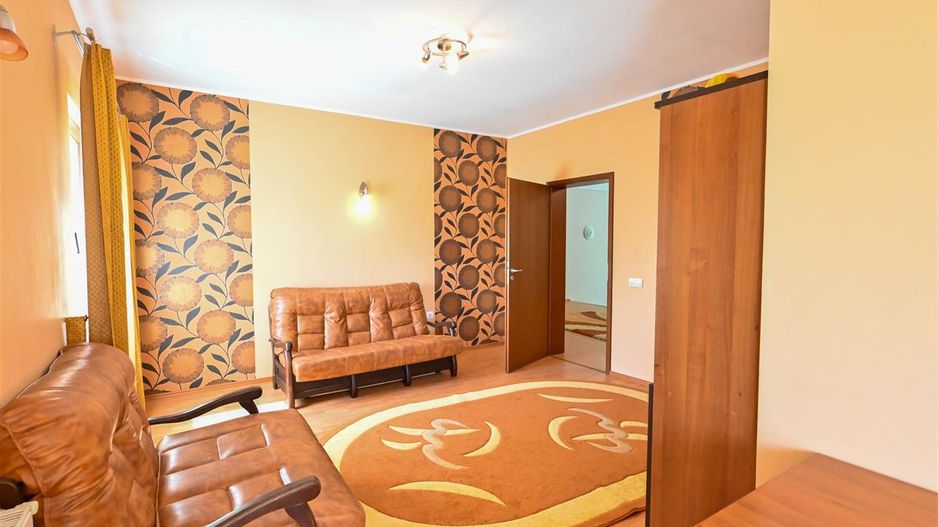 Vila cu 1.500 mp teren, gradina amenajata, linistita zonare,  Halchiu, Brasov - Poză 7
