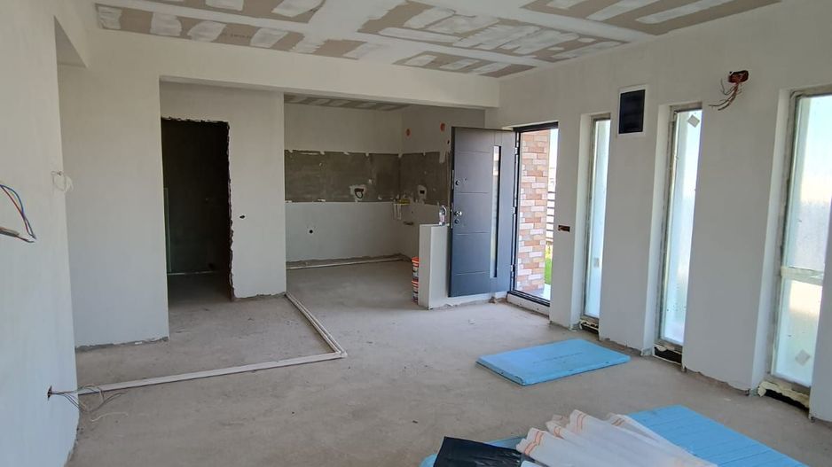 Case pe parter Tunari, zona linistita, curte MARE 350m - Poză 8