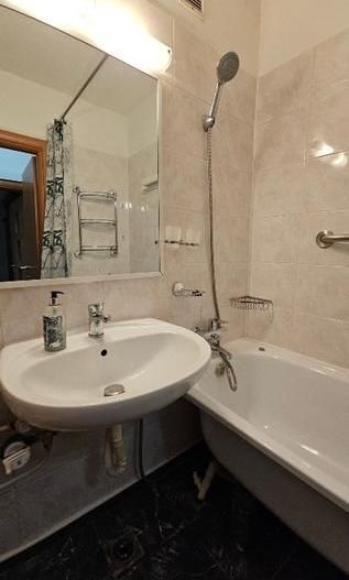 Apartament 3 camere. Etaj 1. Centrala.  Zona Brancoveanu . Confort si liniste. - Poză 10