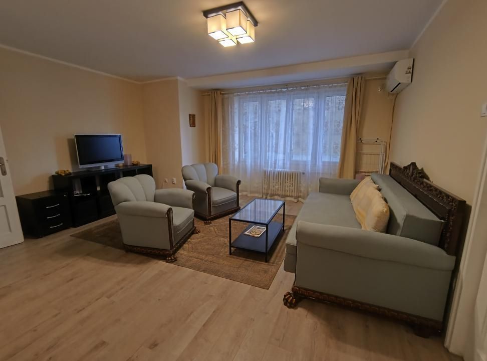 Piata Romana - Magheru - KFC - Poză 2