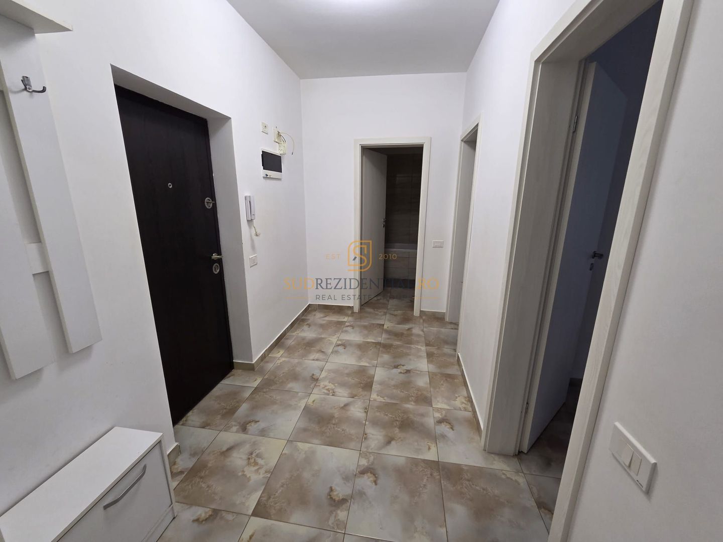 Apartament 2 camere de închiriat, The Grand Kristal Residence Sector 4 - Poză 17