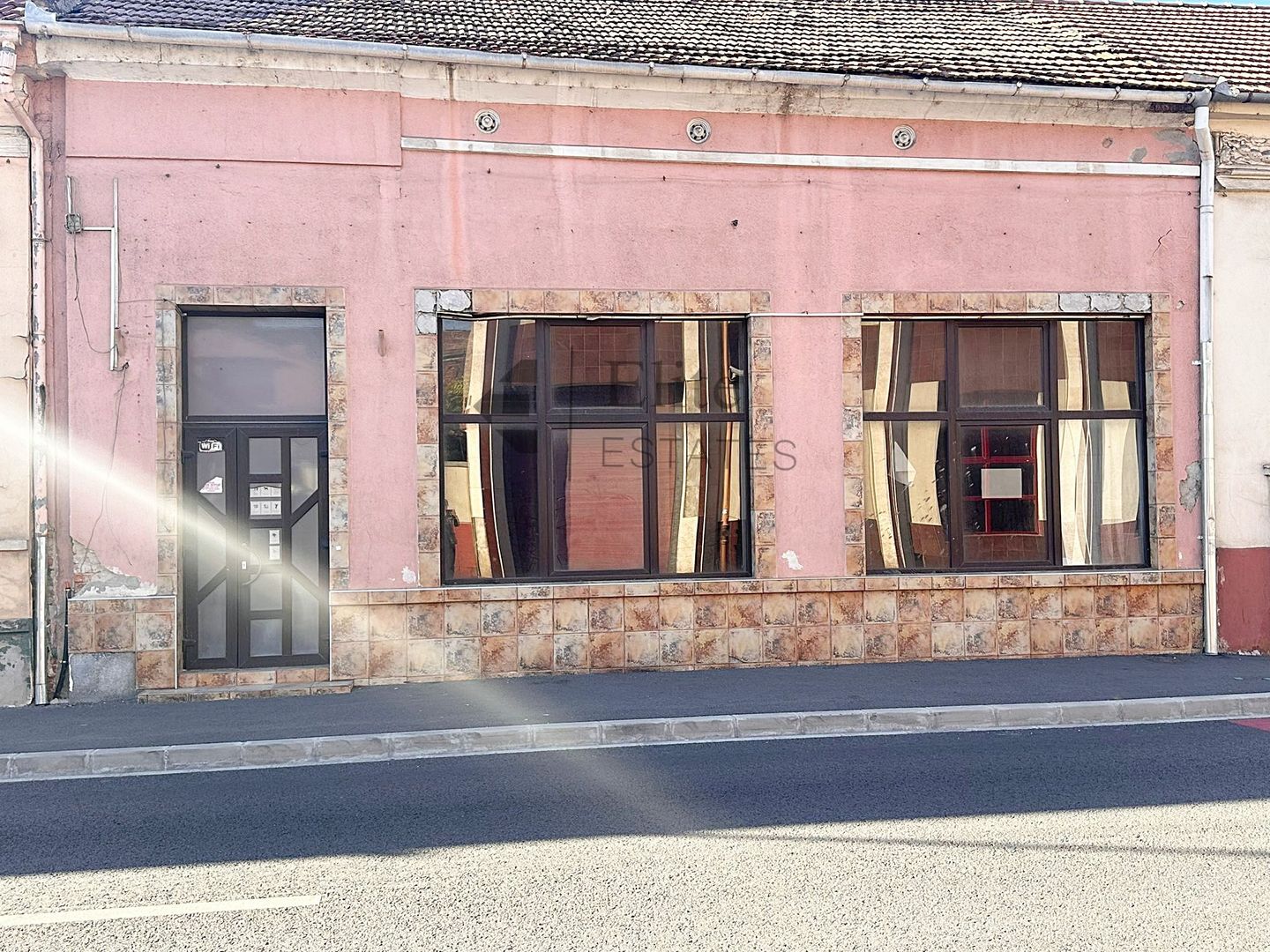 Spatiu Comercial si 7 apartamente ultracentral in Oradea - Poză 2