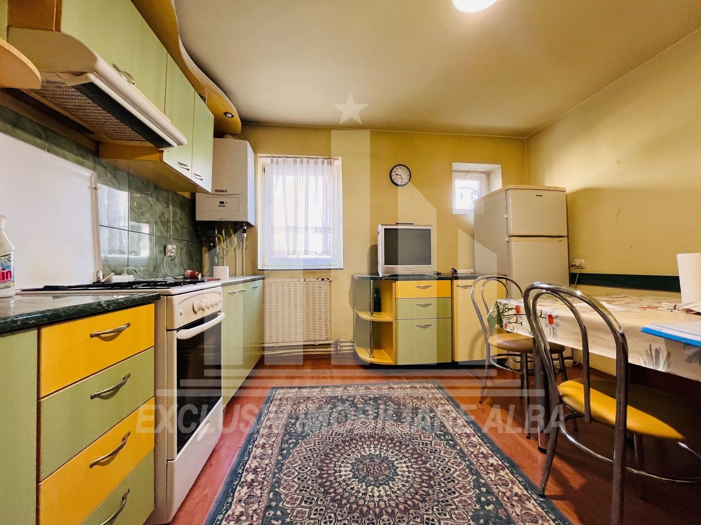 Apartament 3 camere de vanzare, zona Cetate, etaj 1, decomandat - Poză 1