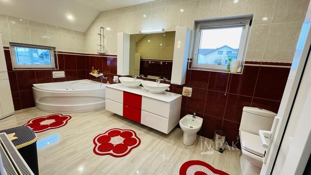 Casa deosebita cu 7 camere si piscina exterioara in cartierul Zorilor - Poză 11