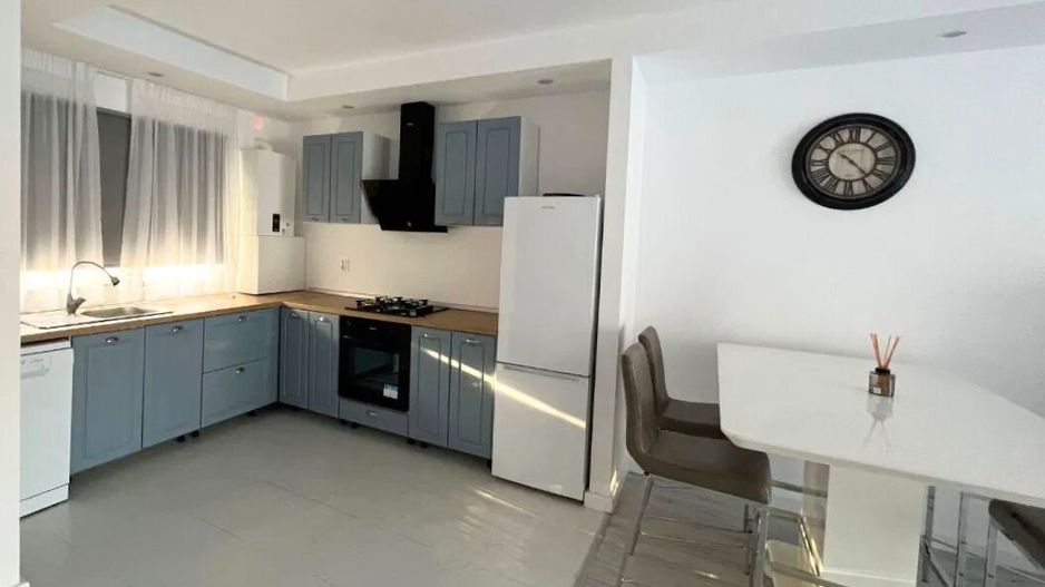 Casă înșiruită 3 camere de închiriat ansamblul Rezidențial Cosmopolis - Poză 6