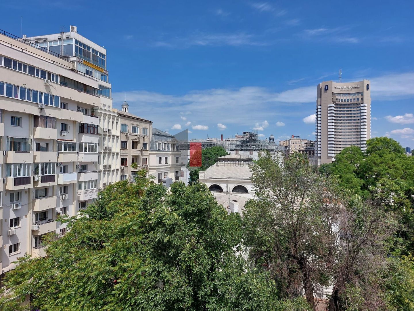 Garsoniera "VALENTA",  vedere "SPLENDIDA"  Piata Universitatii - Poză 2