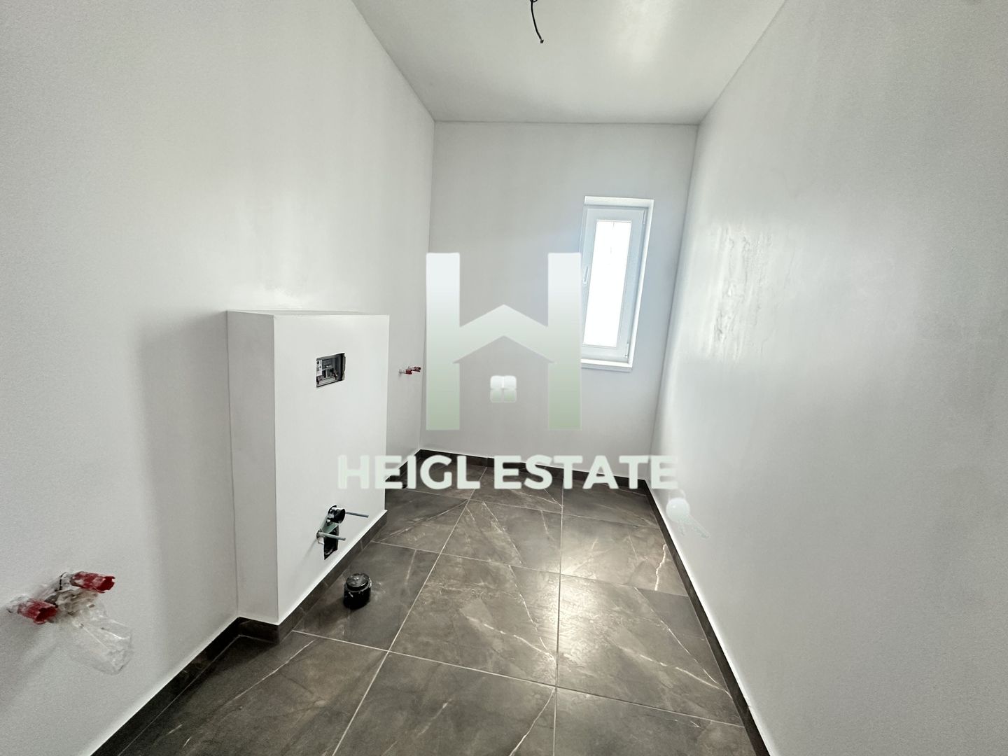 Duplex cu 4 camere separat prin camera tehnica - Poză 2