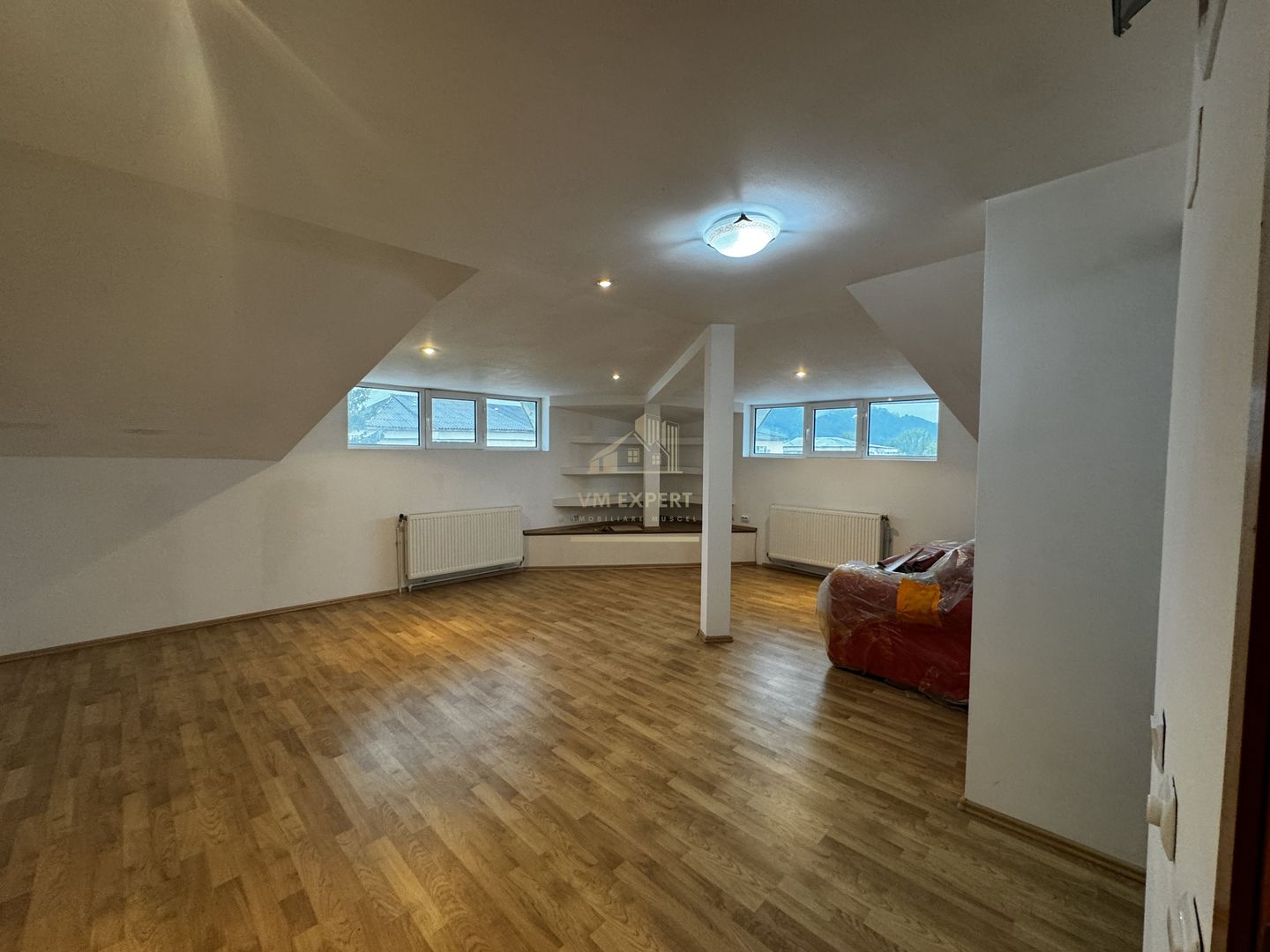 APARTAMENT CAMPULUNG TIP PENTHOUSE, 5 CAMERE GRUI - Poză 46