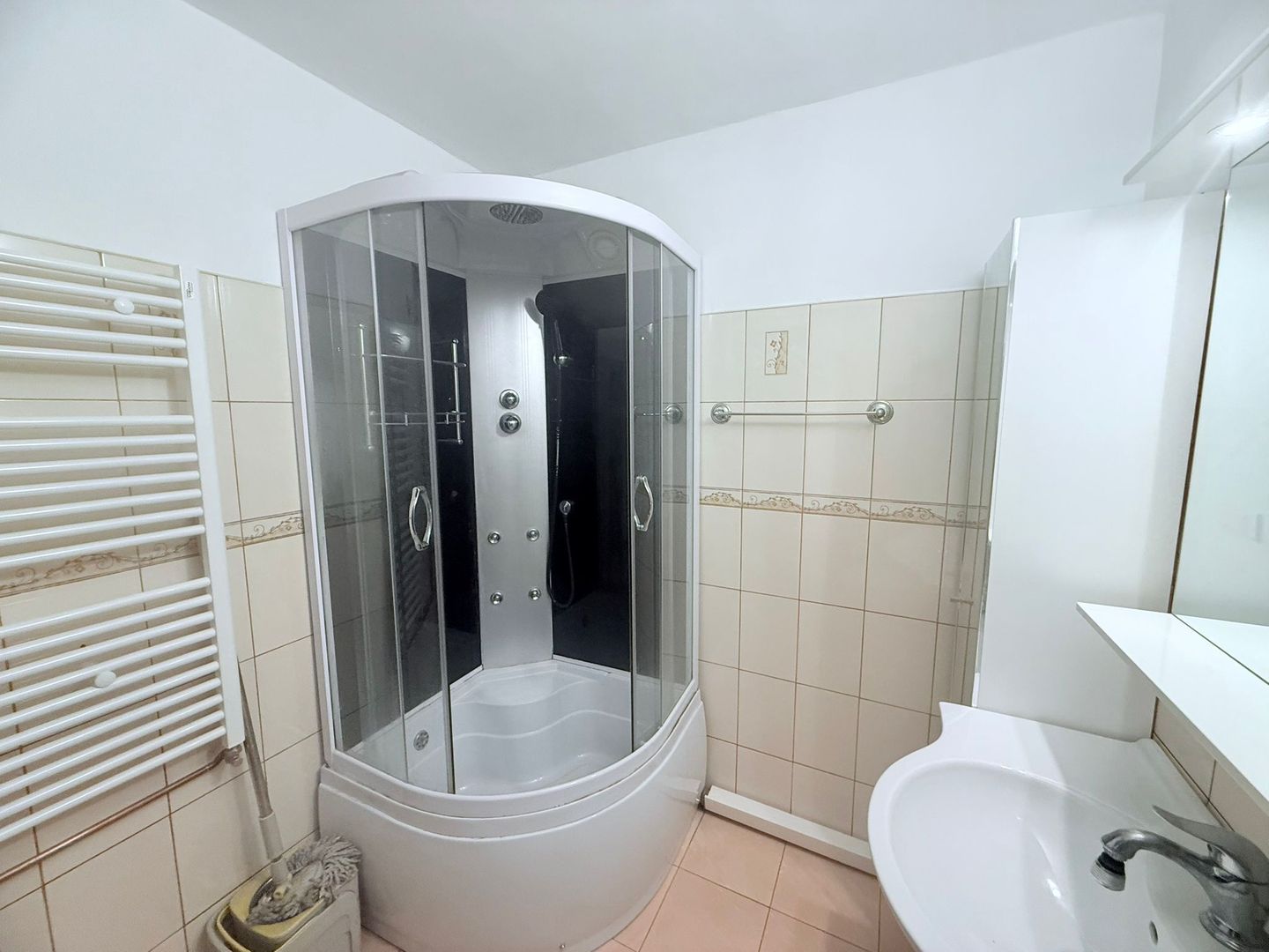 APARTAMENT 2 CAMERE MOBILAT & UTILAT CENTRALA TERMICA BLOC 1984 - Poză 6