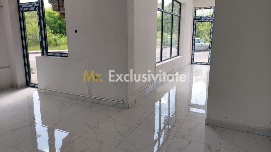 DE INCHIRIAT - renovat - parter si etajul 1 - stradal - Poză 2