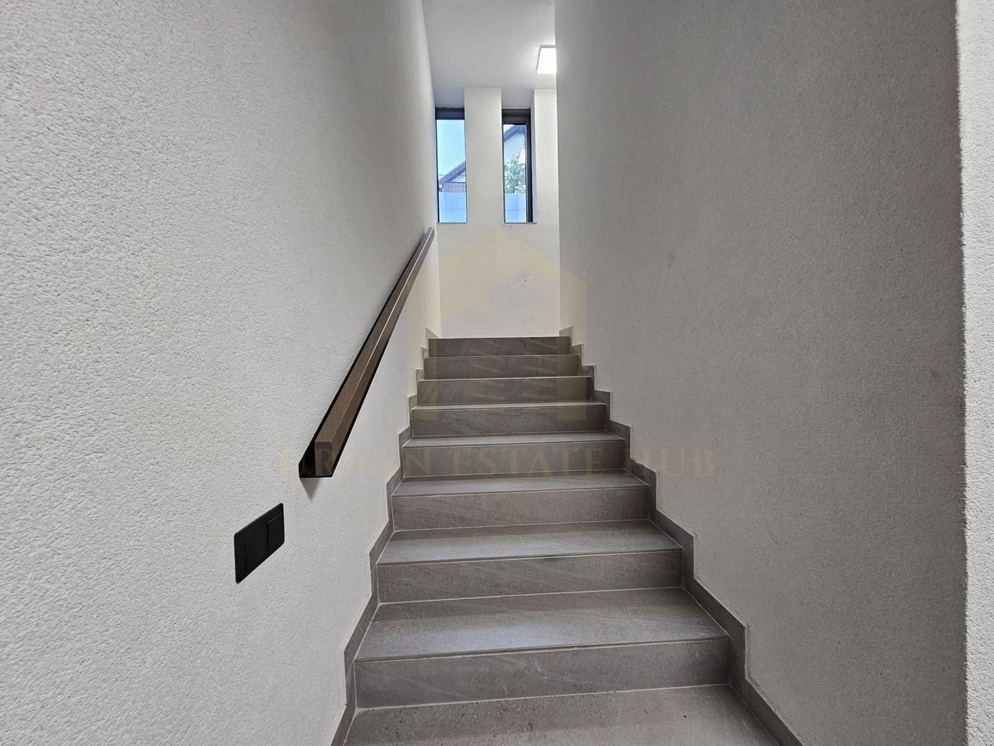 Vanzare  cladire cu 2 apartamente,  600 mp, garaje subterane, Andrei Muresanu - Poză 28
