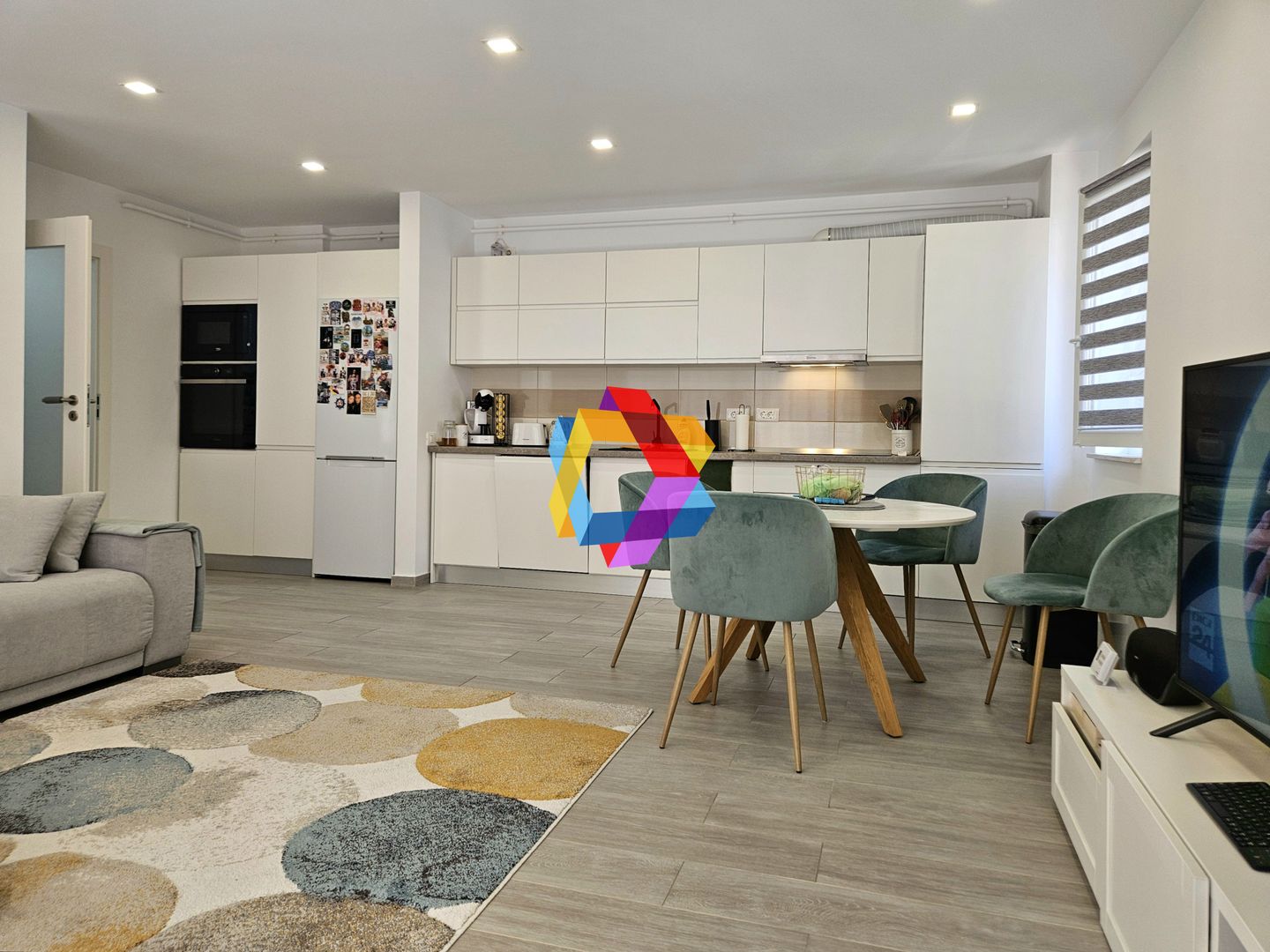 REZERVAT - Apartament trei camere, 81 mp  în zona Coresi- Urban - Poză 2