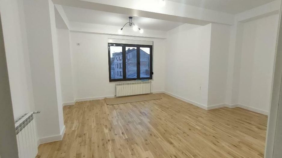 BDUL DACIA, PIATA GEMENI,  2 etaje SPATIU BIROURI - Poză 14