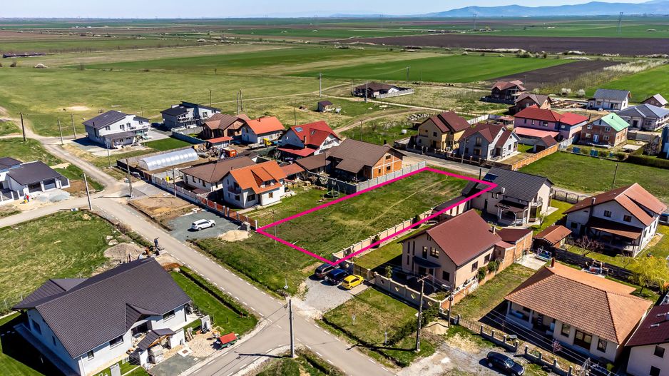 Teren cu utilități în Livada, suprafață 1200 mp, 2 fronturi stradale. - Poză 2