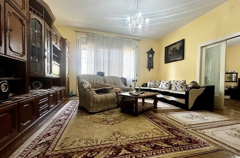 Apartament patrimoniu, 130 mp, cu garaj, et 1, in Piața Victoriei- Primărie - Poză 4