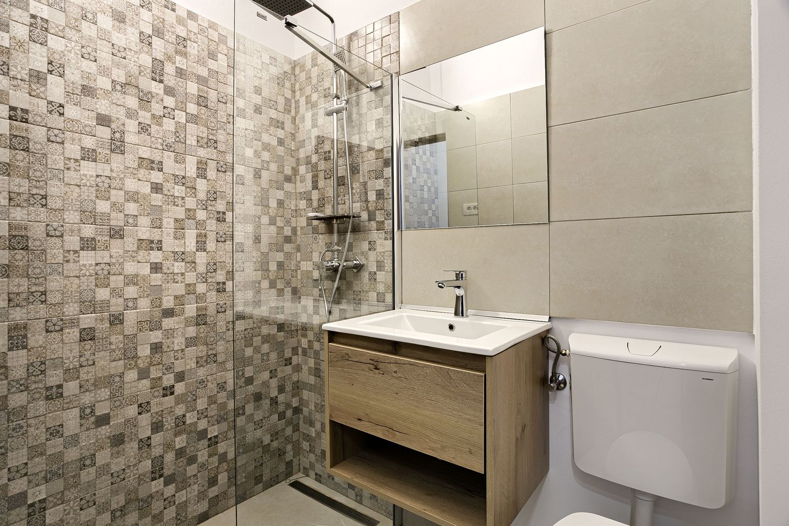 Vandut Apartament cu doua camere, renovat, situat ultracentral - Poză 5