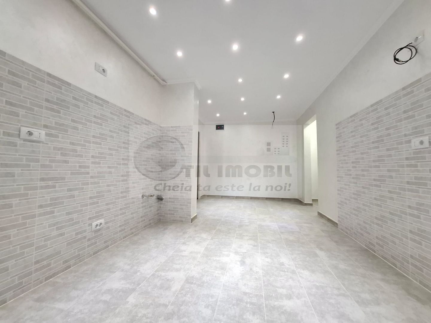 Liber, apartament 2 camere, 53 mp, Nicolina - Belvedere, baie cu geam - Poză 10