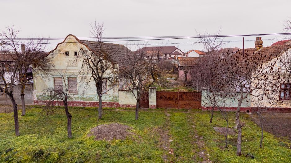 Casă bătrânească cu teren în Felnac - Poză 4