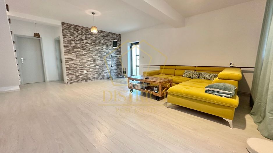 Duplex cu 4 camere si dressing mobilat in Giroc zona Planetelor la asfalt. - Poză 2